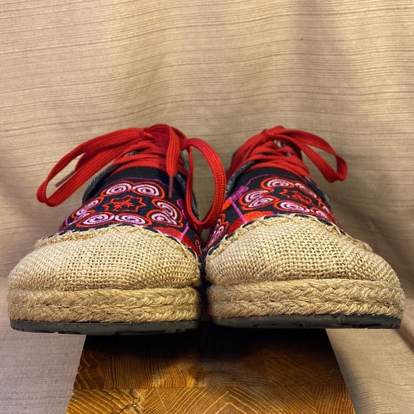 Handmade brocade/embroidered slipon burlap booties - Picture 5 of 16